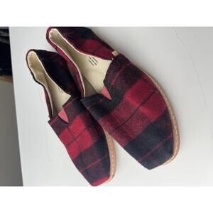 TOMS Red Black Plaid Wool Slip On Flats Women’s 8.5 NWOT